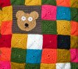 colcha con retazos de crochet.jpg
